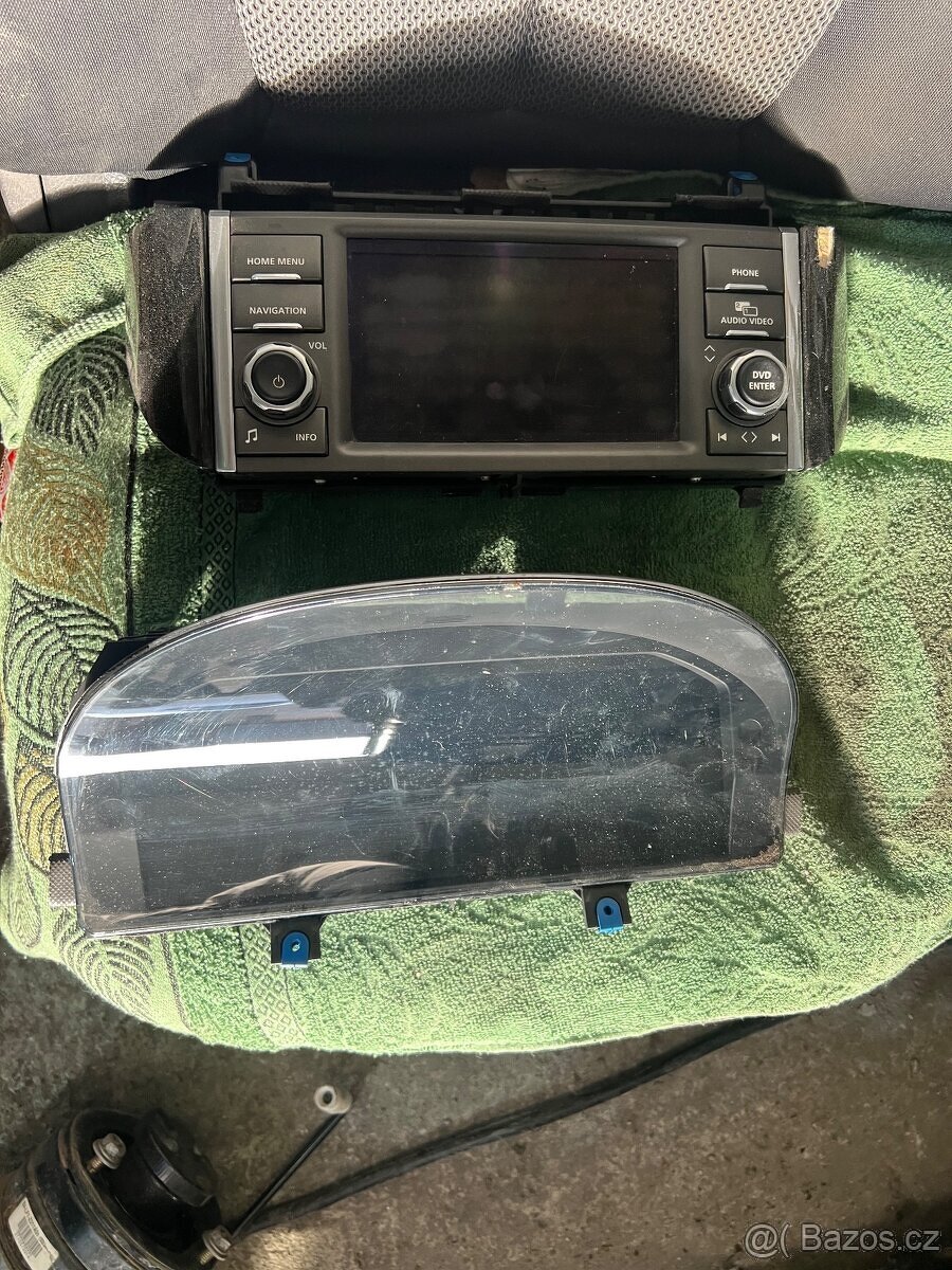 Range Rover Vogue l322 budíky a radio displej
