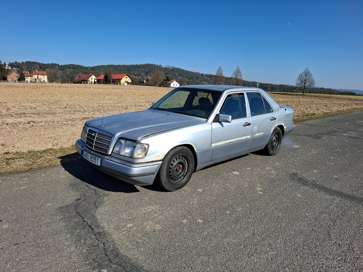 Mercedes-Benz W124 250D