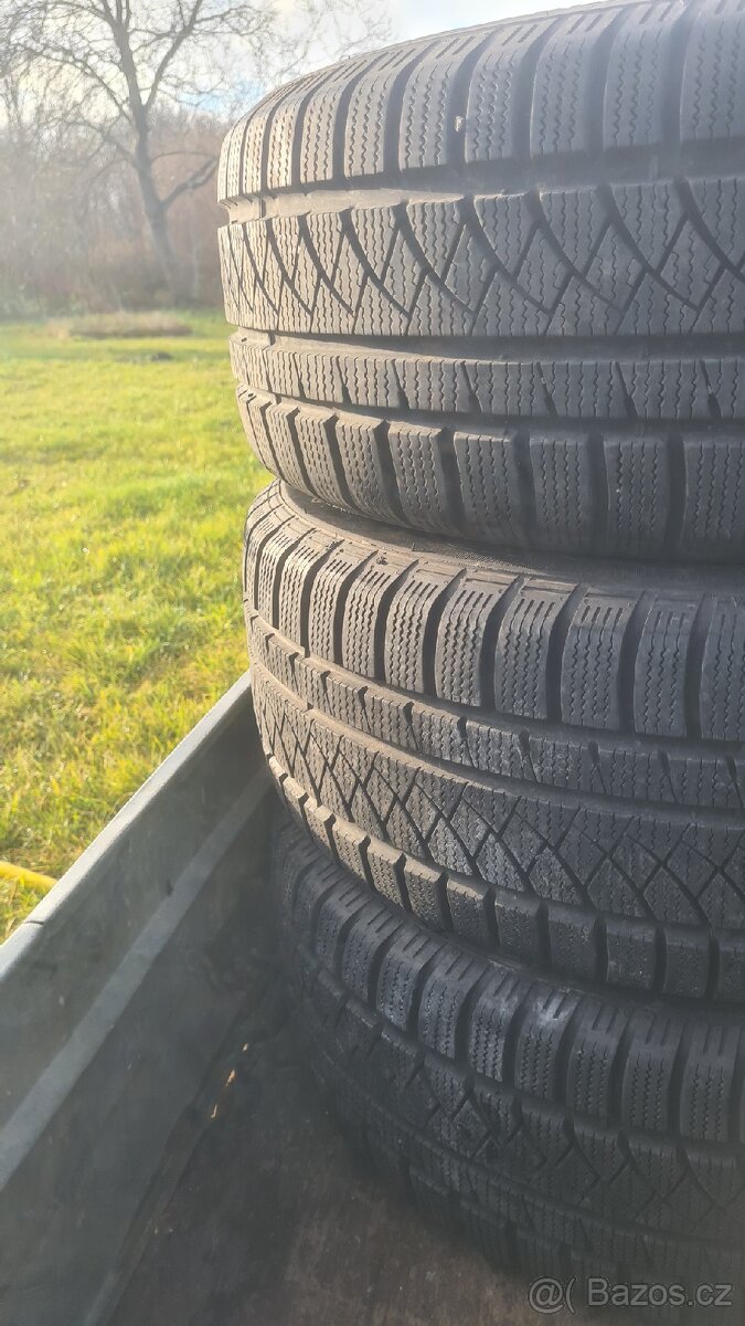 Zimní pneu 235/55 R17