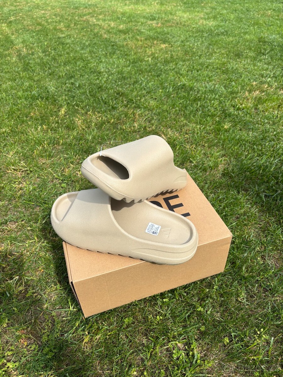 Adidas yeezy slides