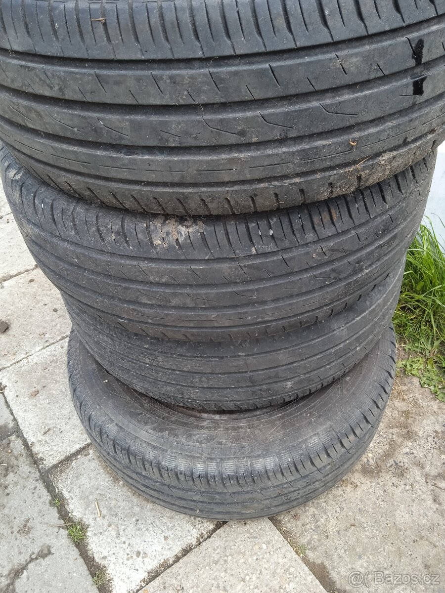 215/65 R15 96H