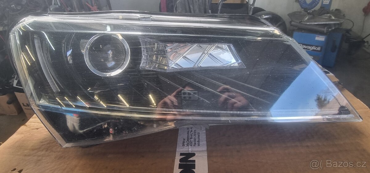 Škoda superb 3 xenon pravý