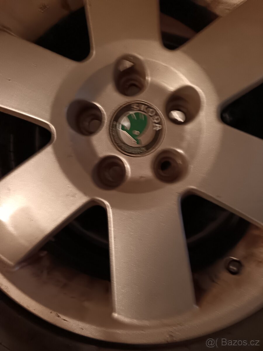 Pneu R 15 s disky
