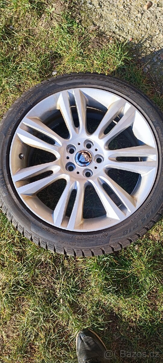 225/45/18 zimní gumy Pirelli 7.5mm