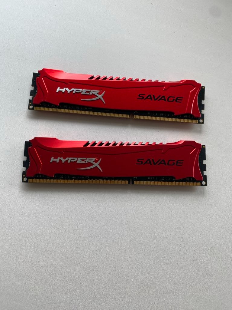2x 4 GB DDR3 Kingston HyperX 2133