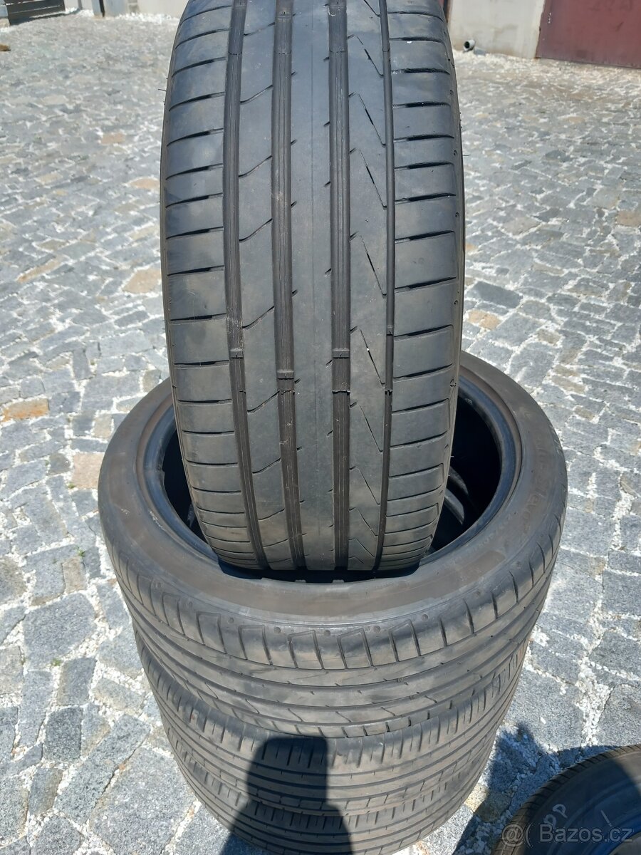 235/40/19 letni pneu 235/40 R19