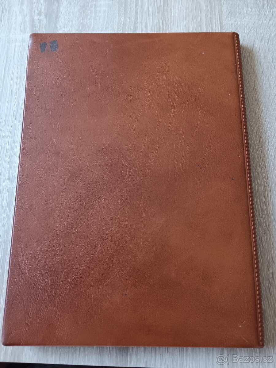 Staré pohlednice+album s poštovníma známkama