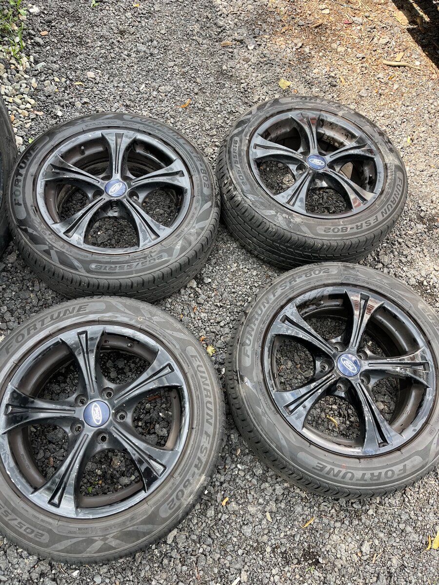 Cerna alu kola s pneu letni ford R16