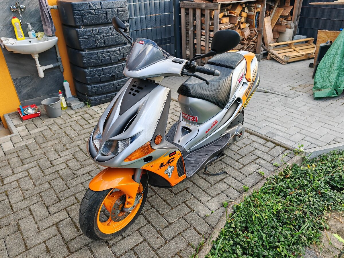 Španělský skútr Derbi Predator 50ka