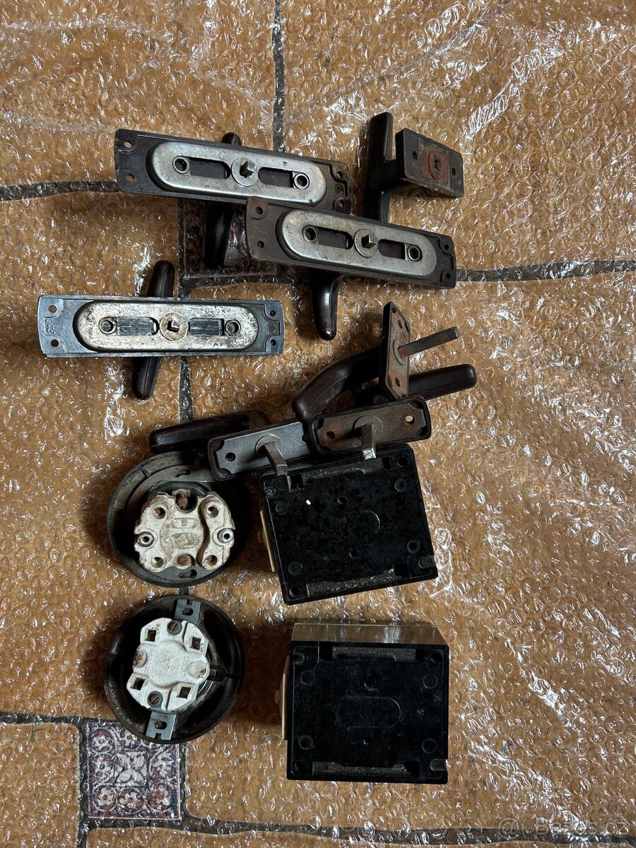 Staré bakelitové věci