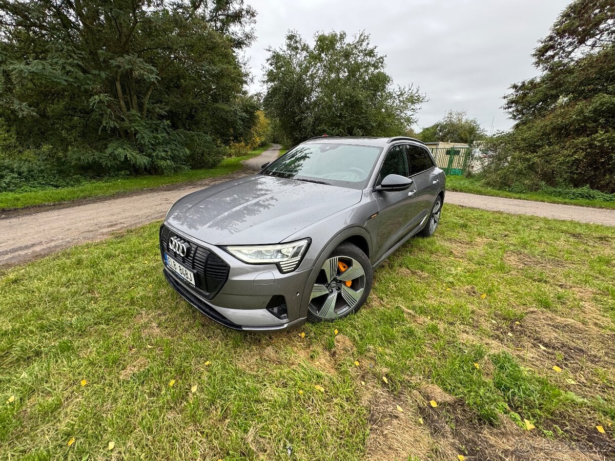 Audi Etron 55 - 300kW, baterie 96kW, moznost rychlodobijeni