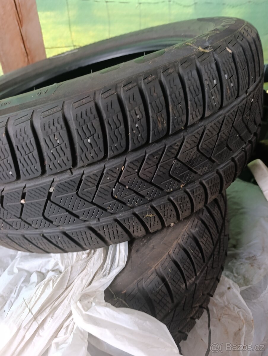Zimní pneumatiky 235/55 r18