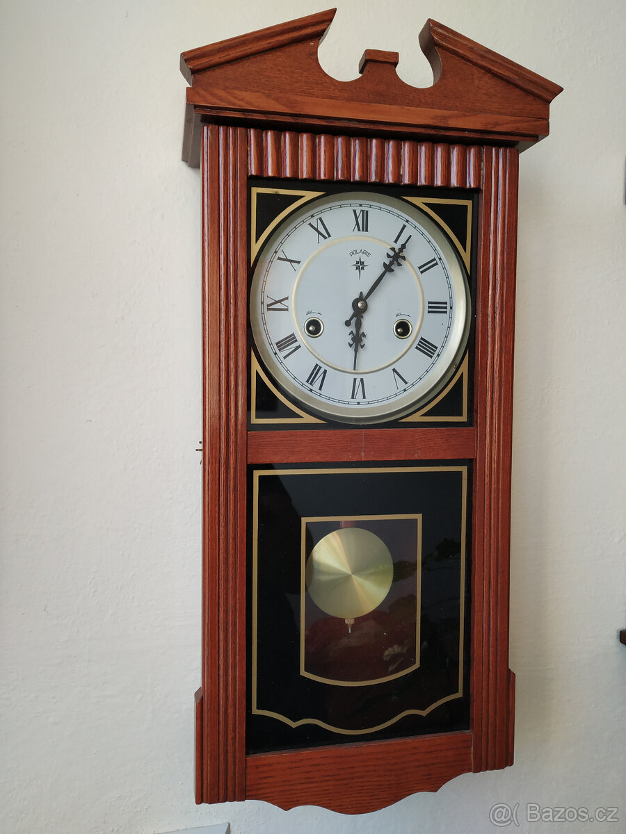 Nástěnné hodiny půlové