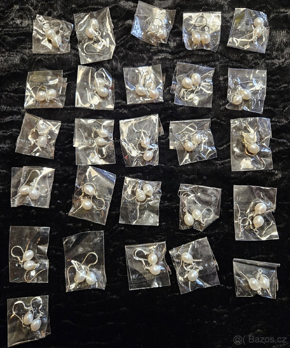 Stříbrné náušnice s perlou (zanečení 925)