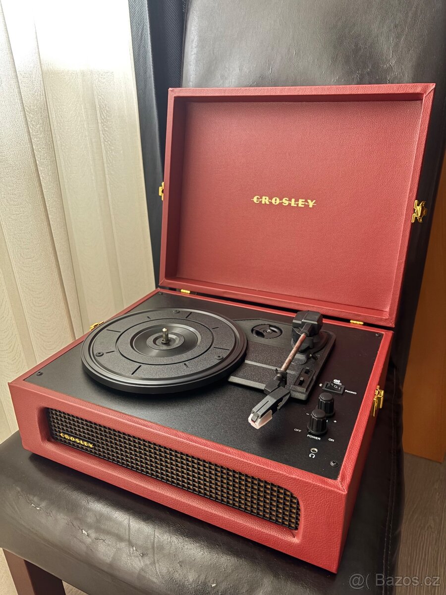 Gramofon Crosley Voyager / červený