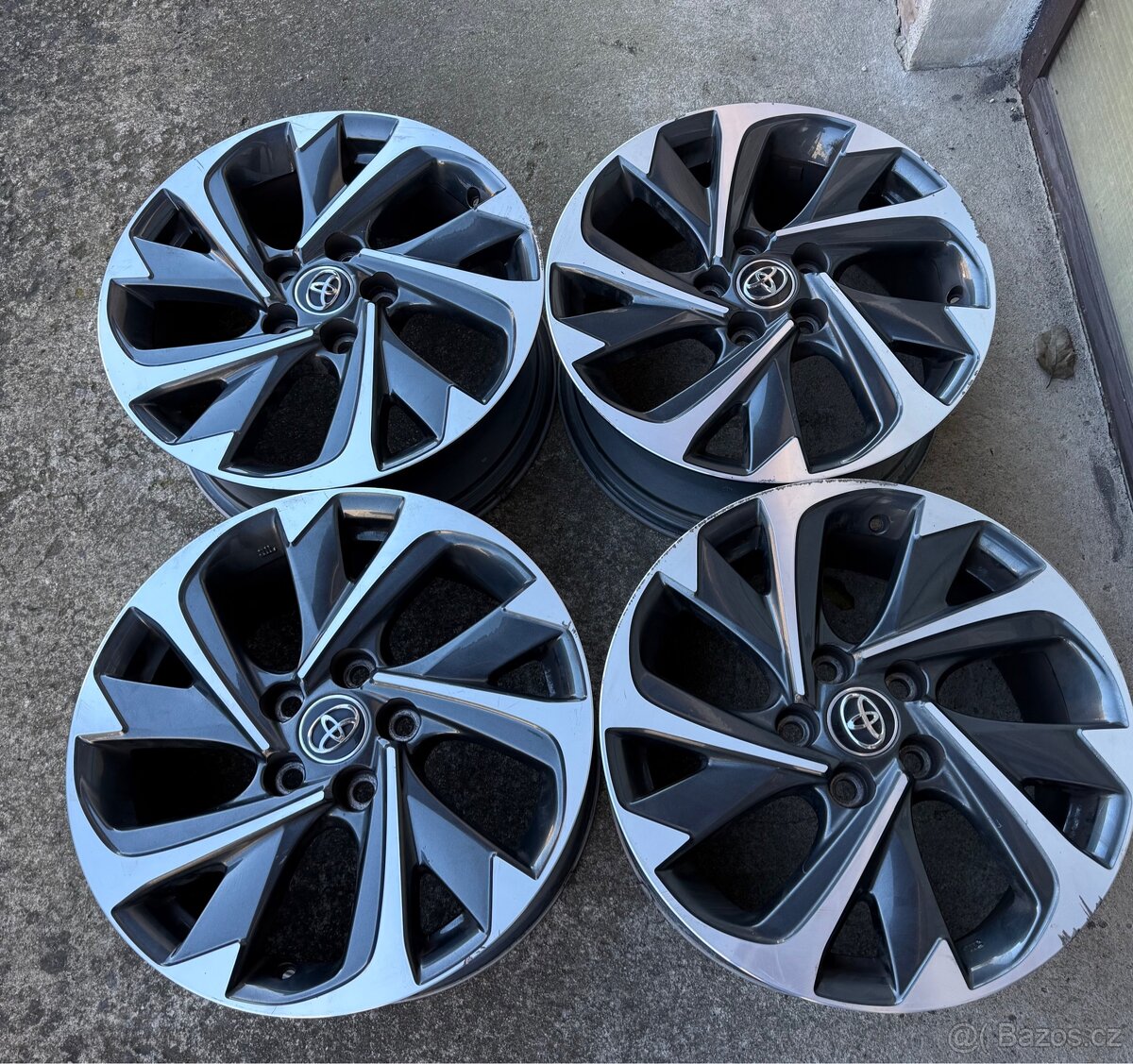 Alu kola Toyota 5x114,3 R17 – originální disky bez pneu