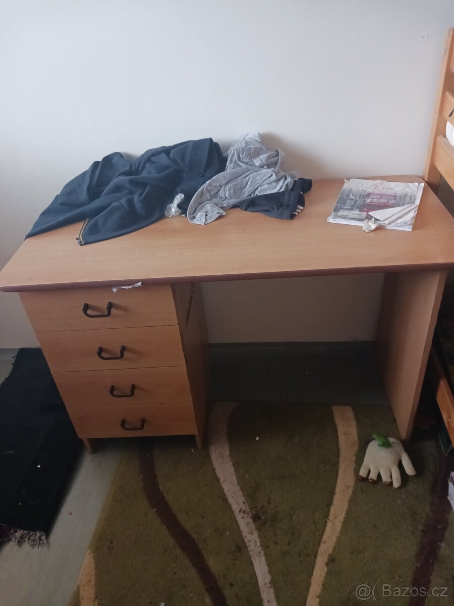 Psací stůl