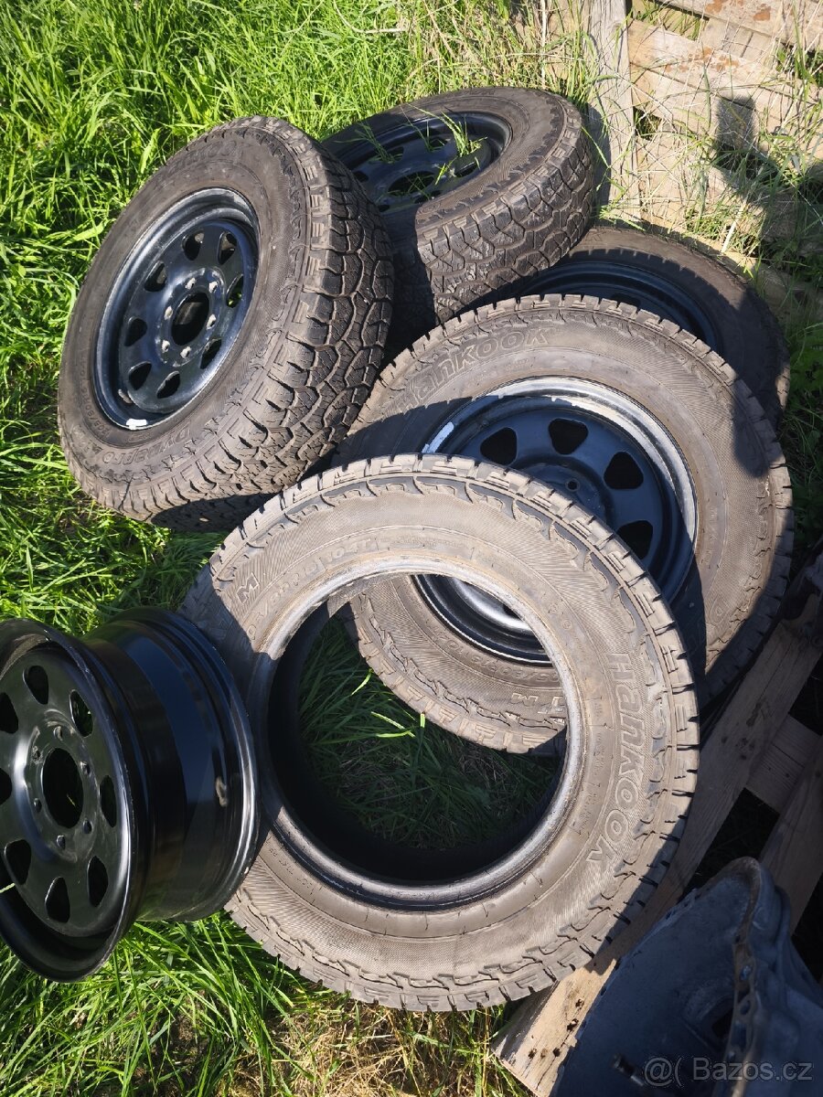 Kola po renovaci nissan navara d22 offroad nové pneu 5ks