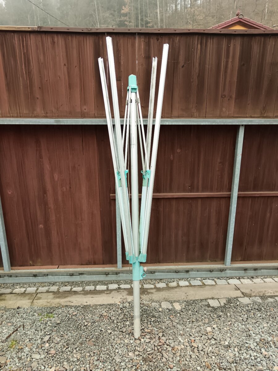 Náchod, hliníkový sušák bez šňůr.