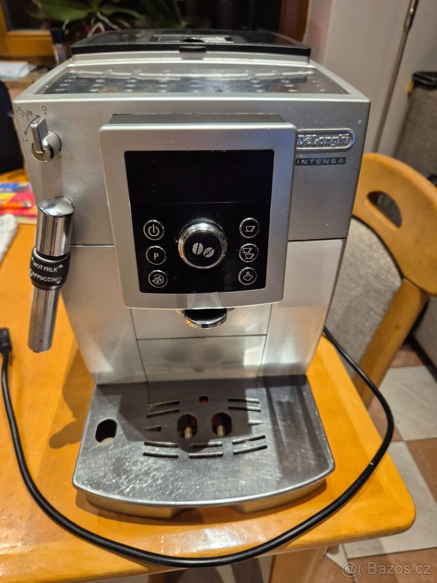 Kávovar DeLonghi Intensa