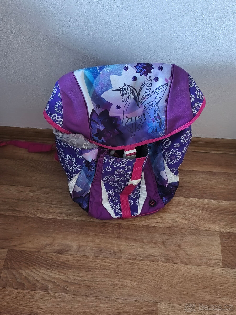 Dívčí školní batoh