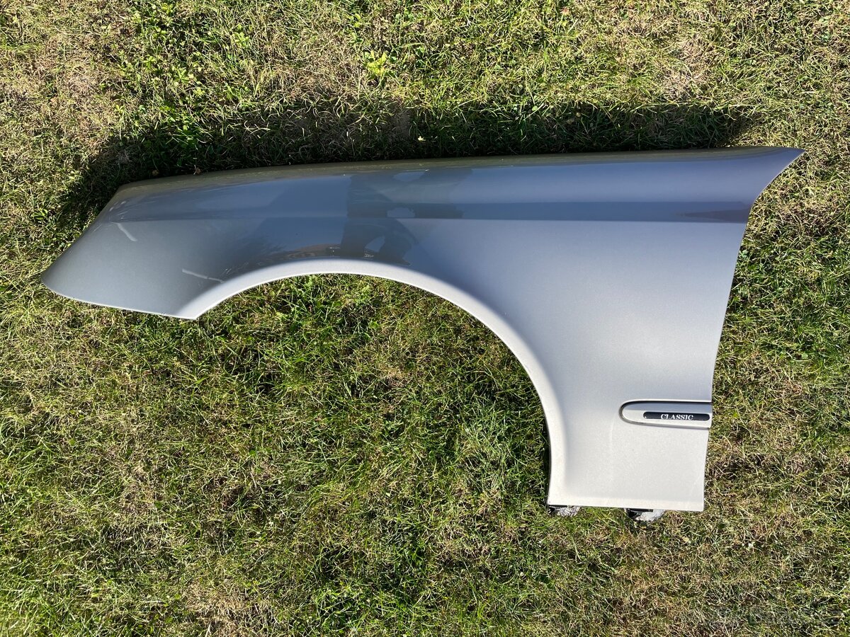 Mercedes W211 blatník - barva 723