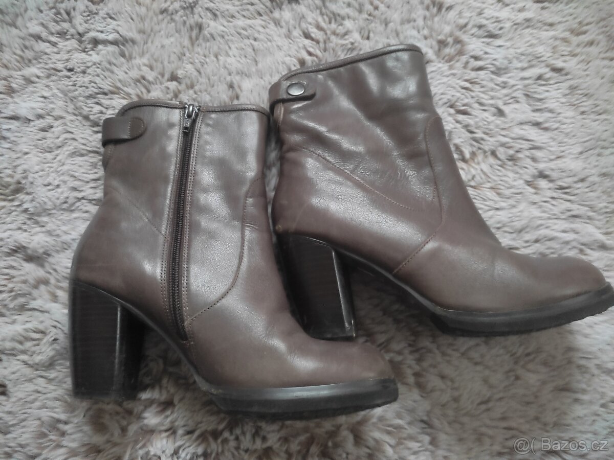 Kožené nízké kozačky