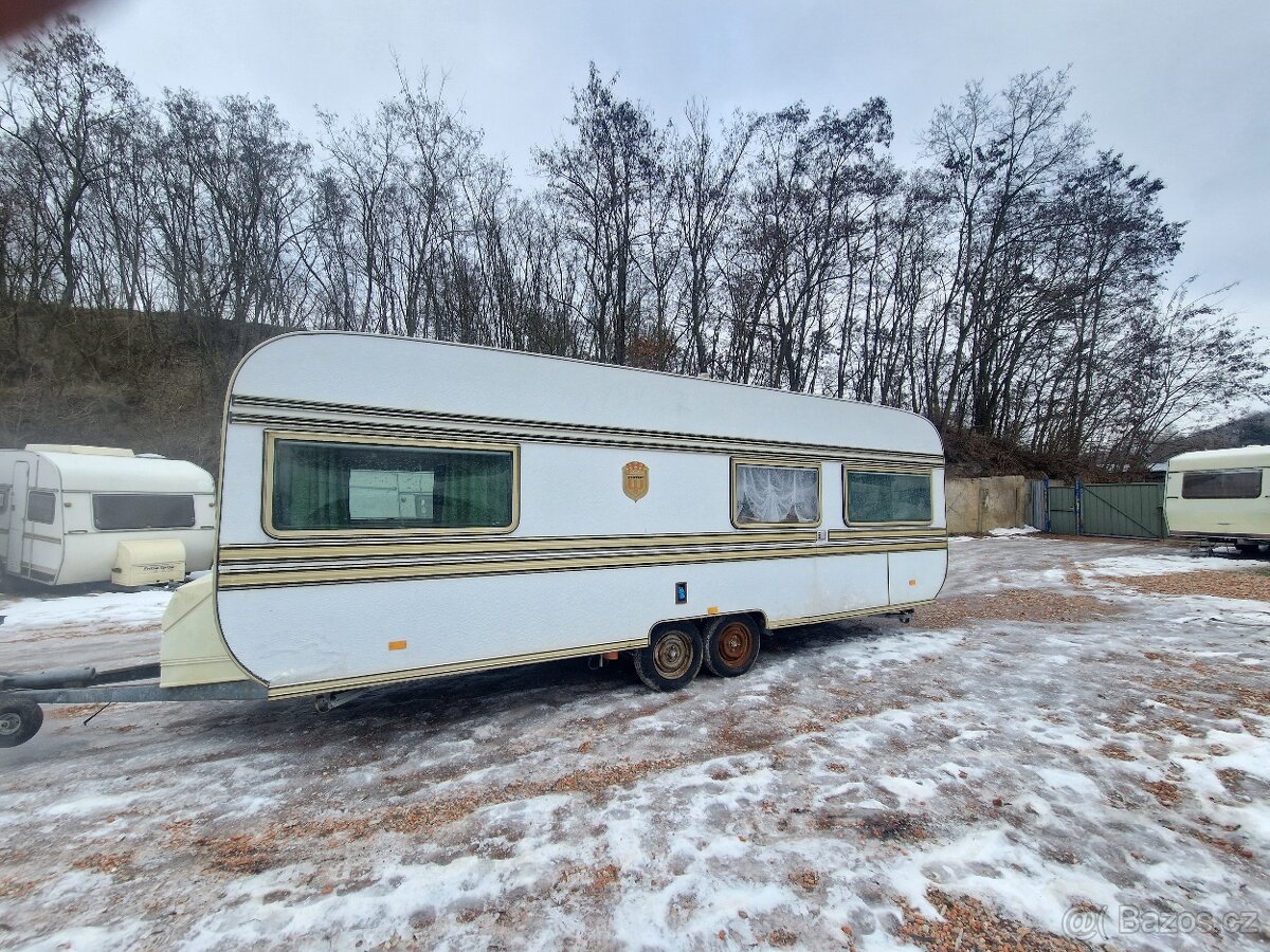 Karavan na pevné stání