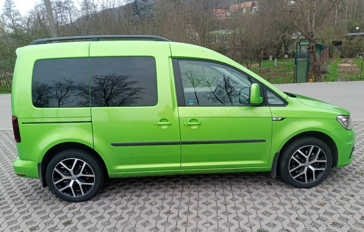 Volkswagen Caddy 2,0 TDI s plošinou pro vozíčkáře v nadstand