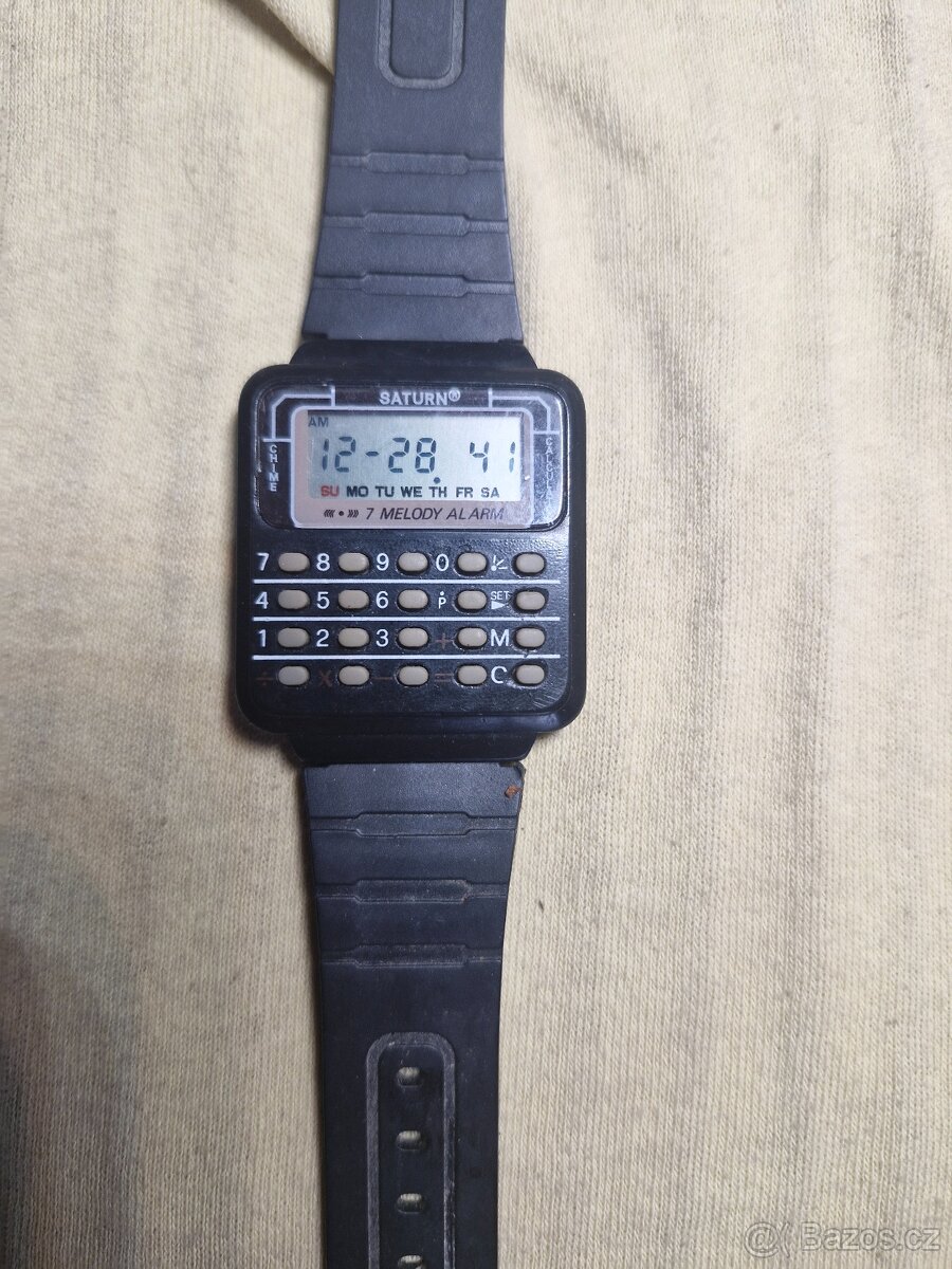 Digitalni hodinky s kalkulackou 1