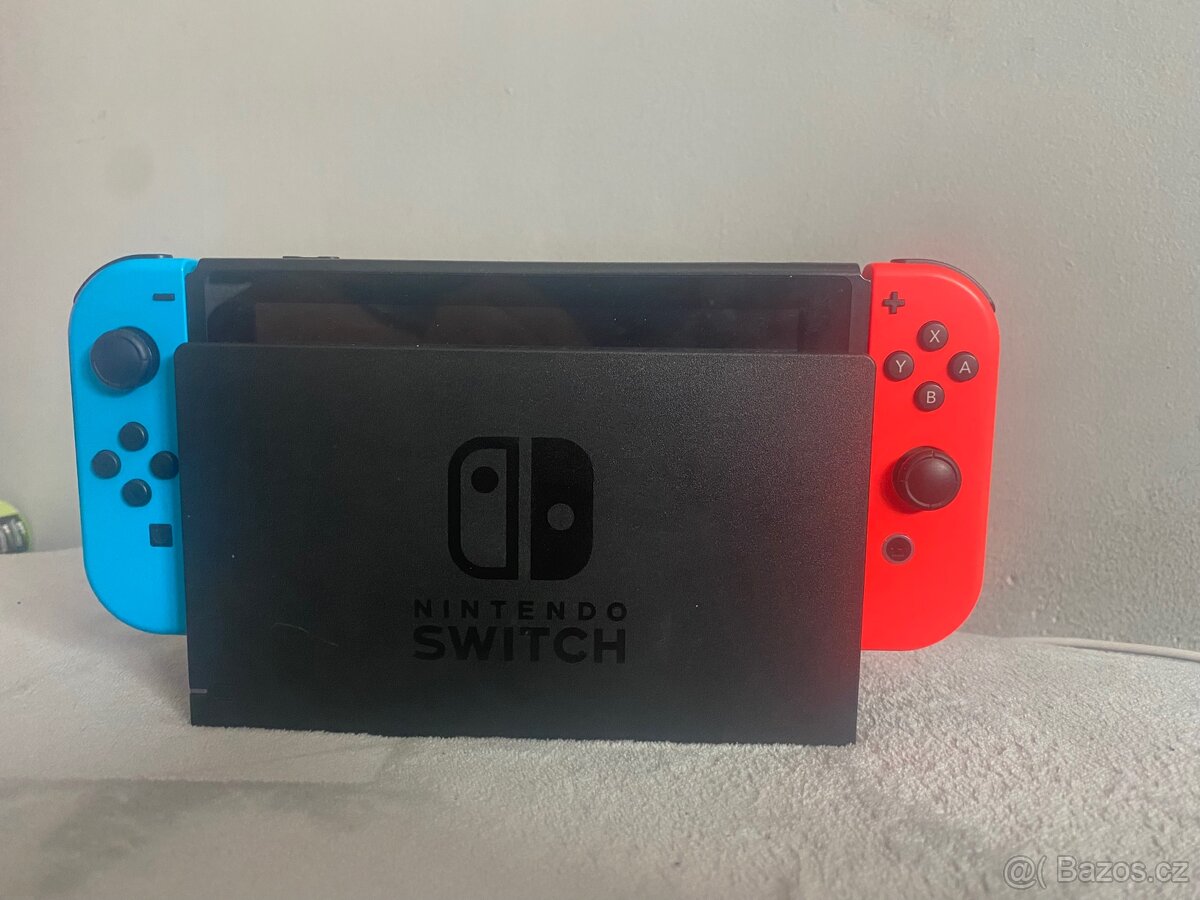 Nintendo switch celý set i s krabici (vše originální)