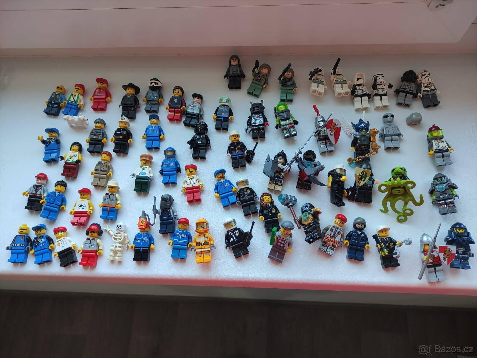 Mix 62 LEGO figurek