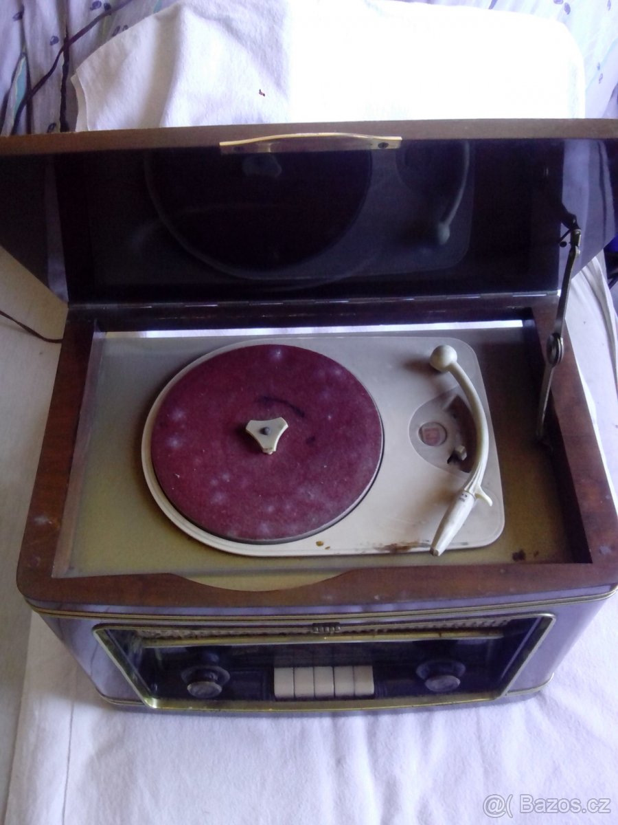 STARE RADIO S GRAMOFONEM