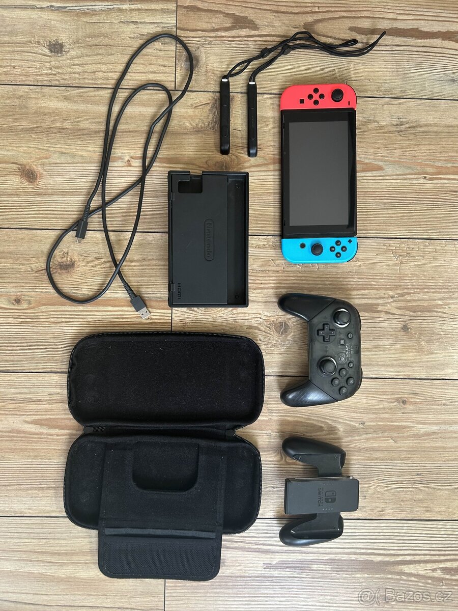 Nintendo Switch + příslušenství (sleva možná)