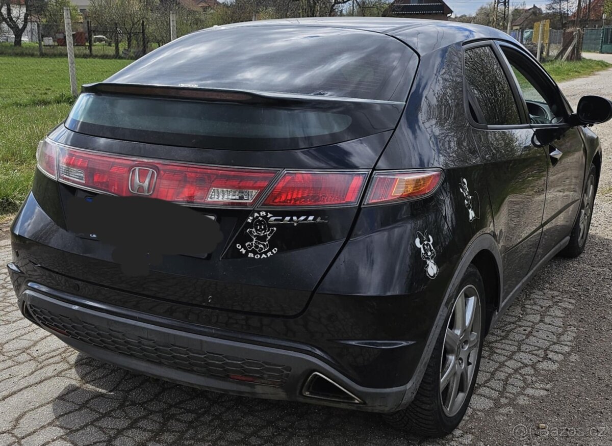 Rozprodám Honda civic 8g 2.2 cdti 103kw UFO