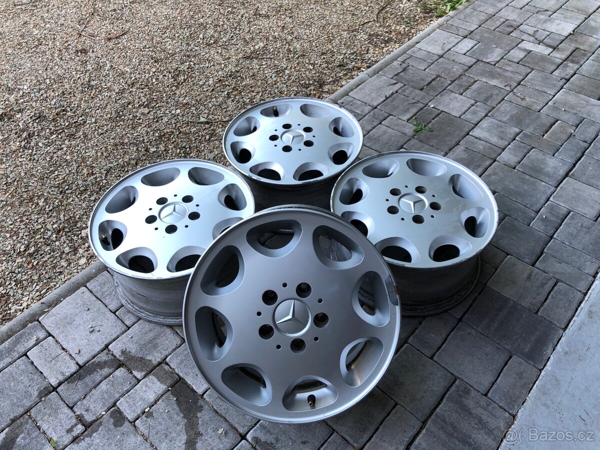 Mercedes půlměsíce, 8 loch, r15