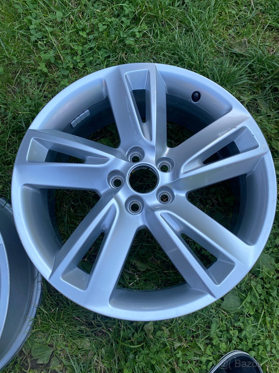 2x Originální kolo Arona 6F9601025E ALU 6,5x17 ET48 17"