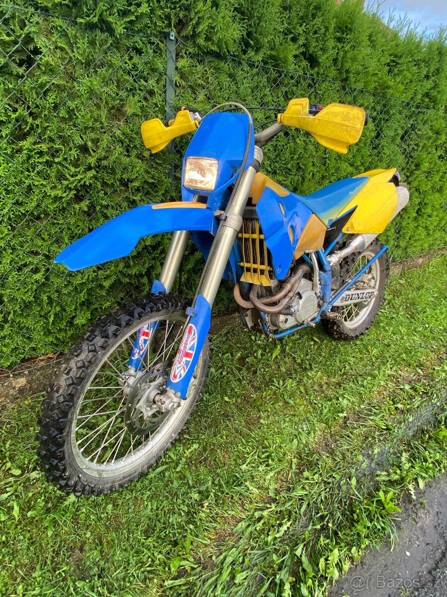 Husaberg FE 400 E s TP a STK na měsíc