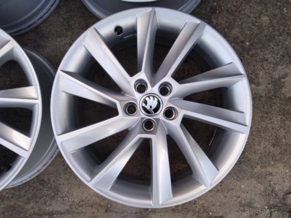 Prodám originální sadu disků Škoda Scala/Kamiq R17