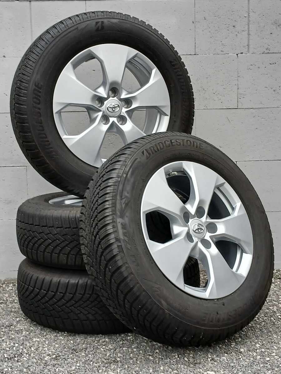 Pěkná zimní orig alu Toyota RAV4 225/65/17 Bridgestone 8mm