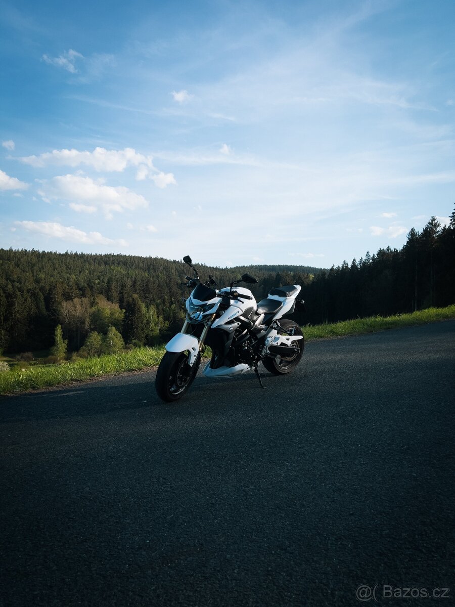 Suzuki GSR 750