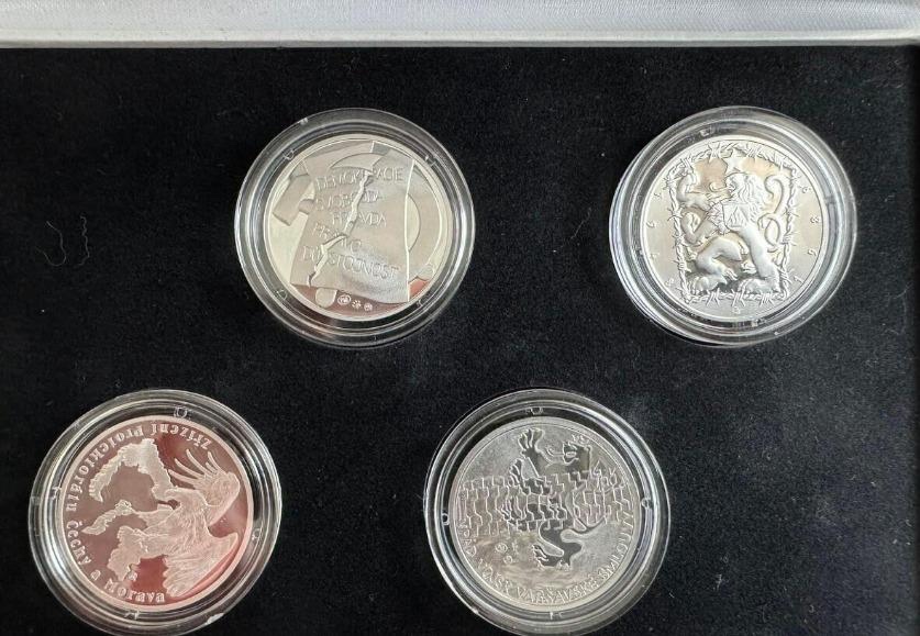 sada čtyř číslovaných stříbrných pamětních medailí proof