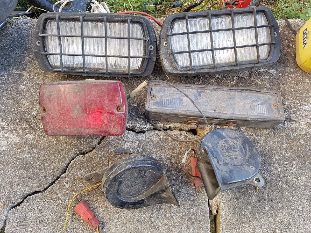 Staré světla, mlhovky, osvětlení SPZ, houkačky