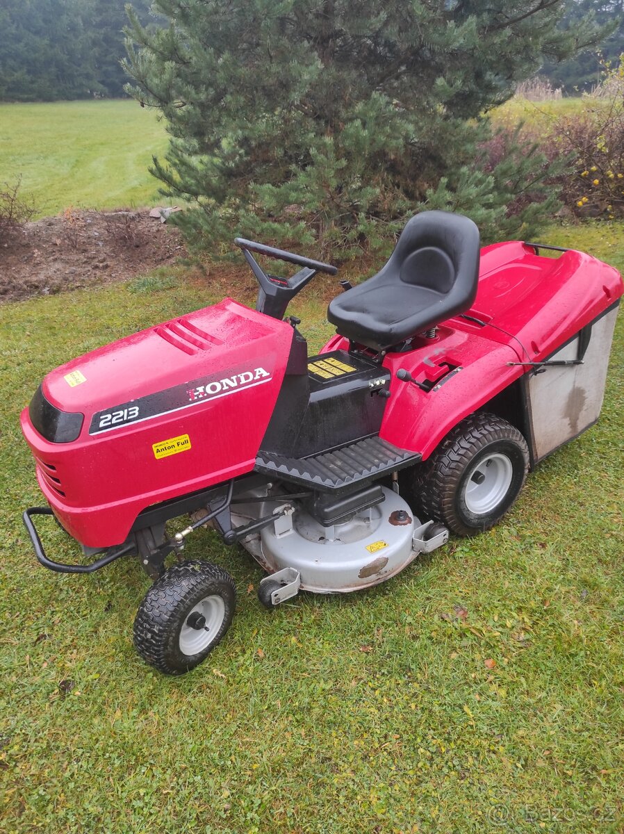 Zahradní traktůrek Honda