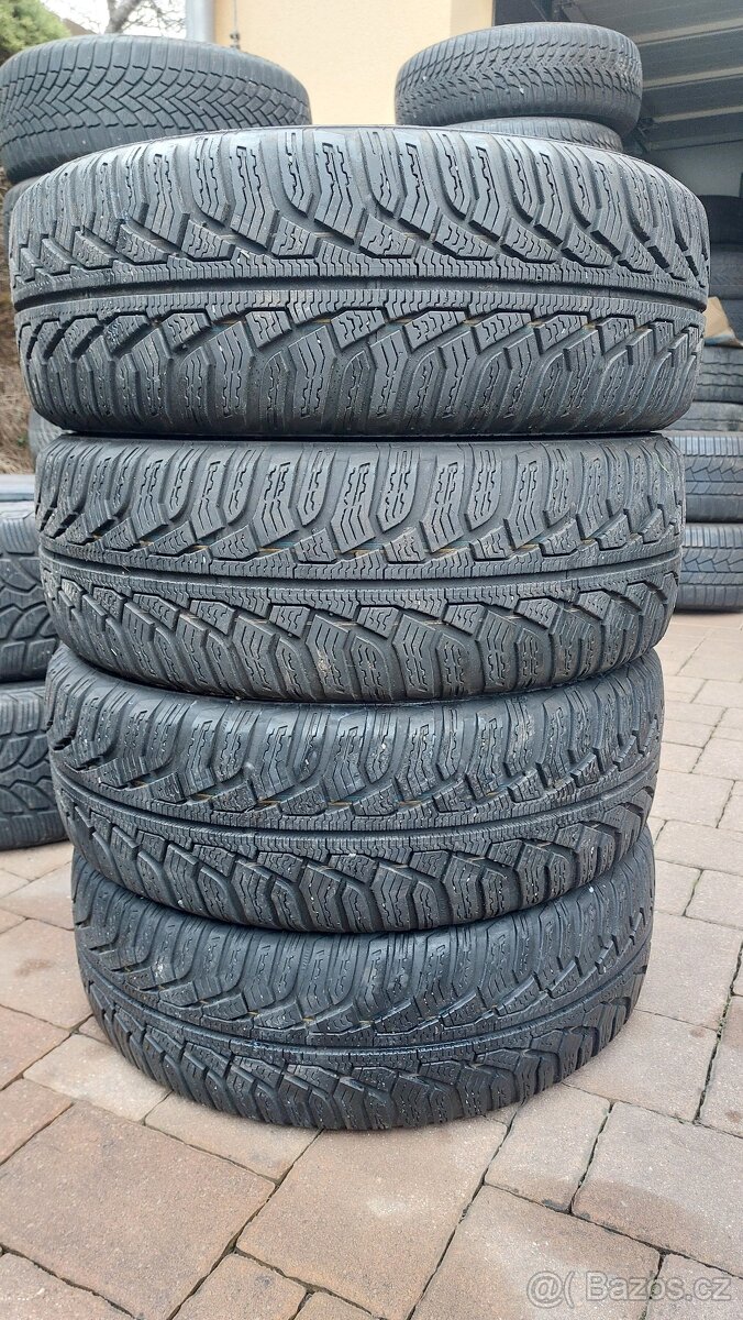 Pneu zimní, 4 kusy, rozměr 195/60/15, 88T, zn. UNIROYAL