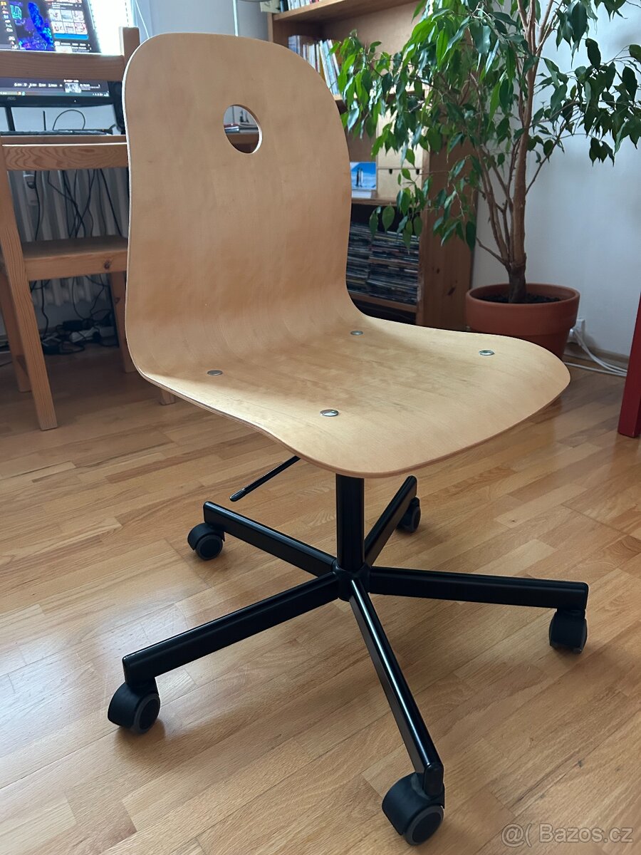 pracovní otočná židle dřevo IKEA