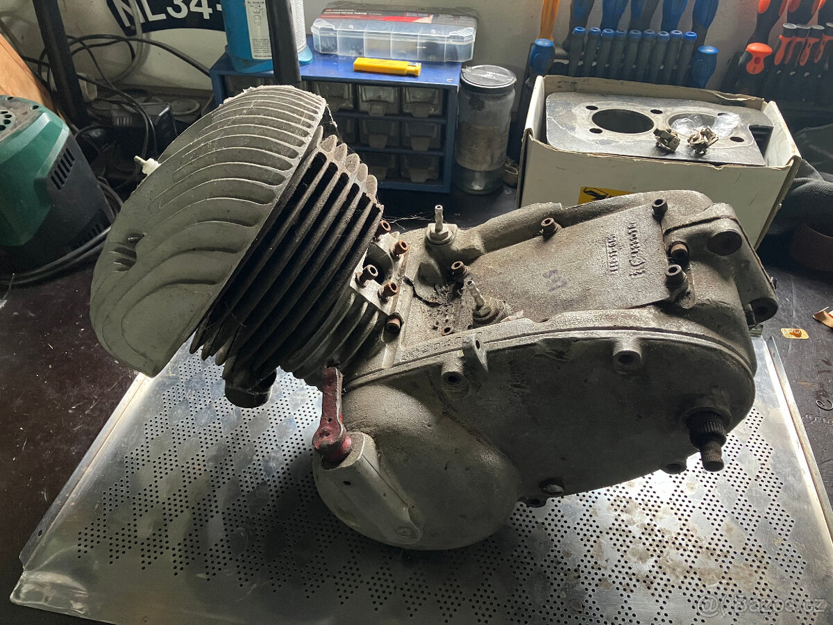 ČZ 250 typ 968 motokros-motor