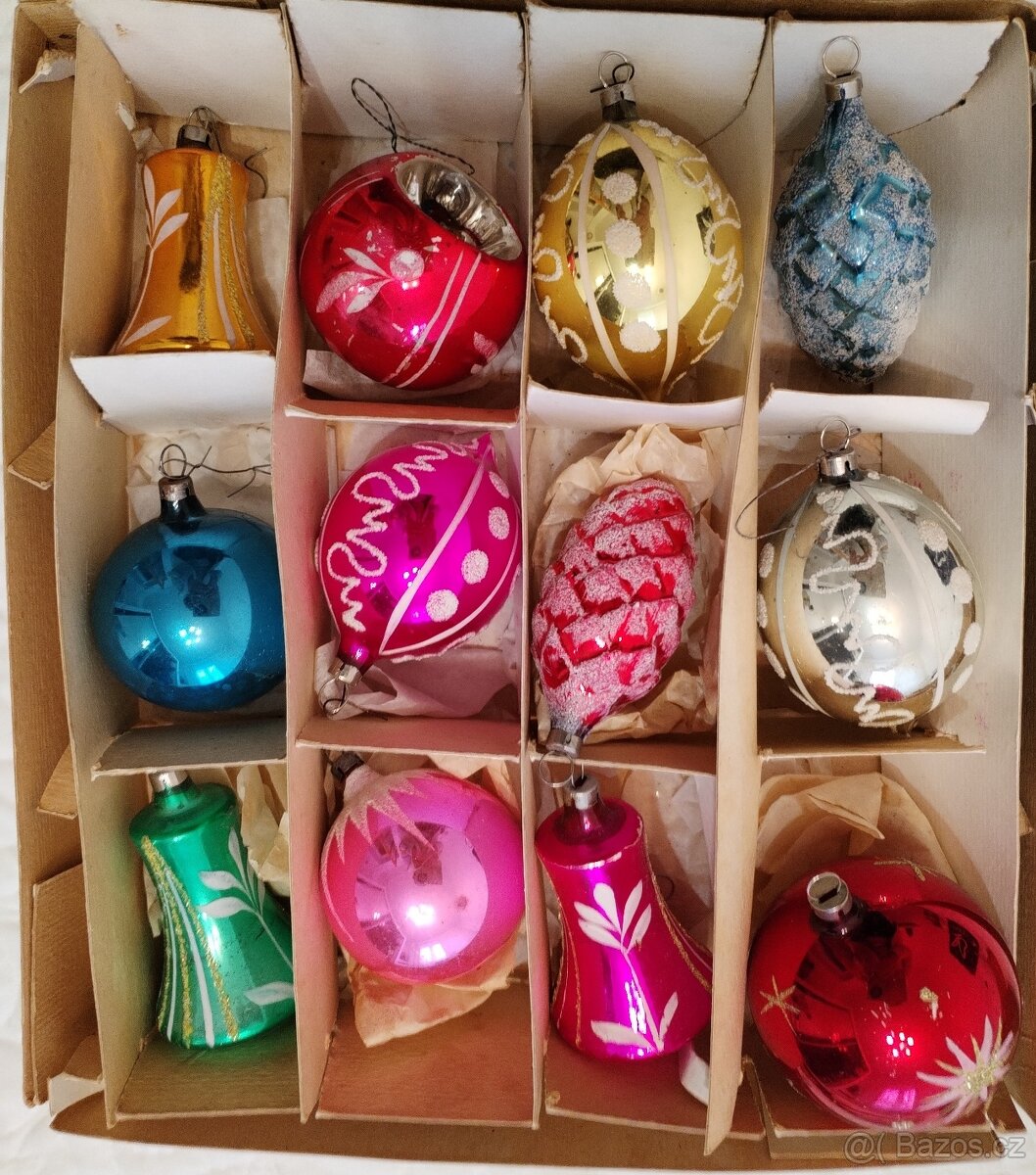Ozdoby na stromeček staré.&
