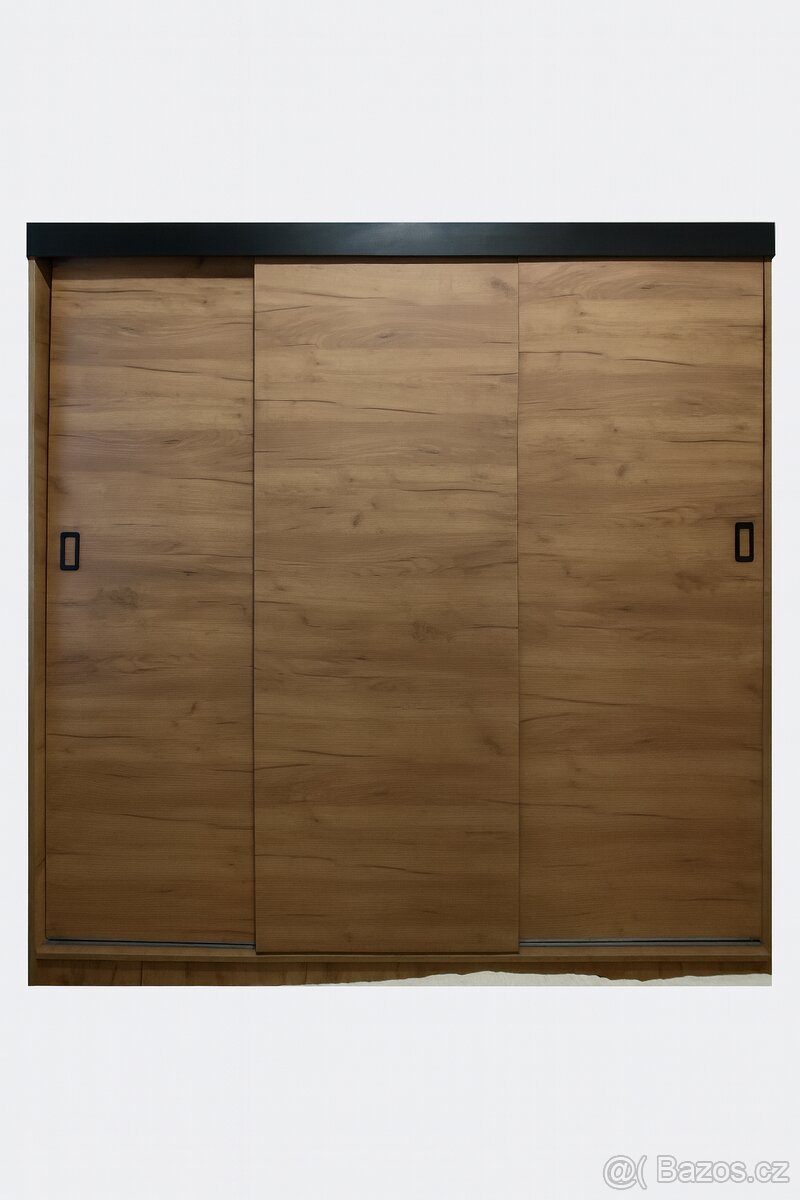 Velká šatní skříň - Nová