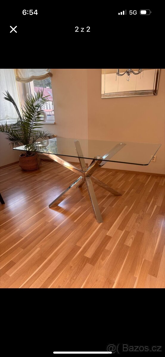 Jidelni stůl skleněný